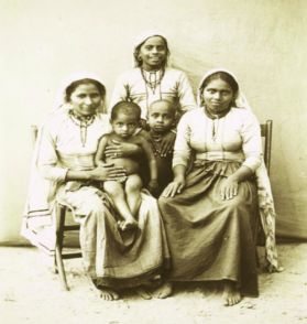 ചിത്രം:A Muslim family.png