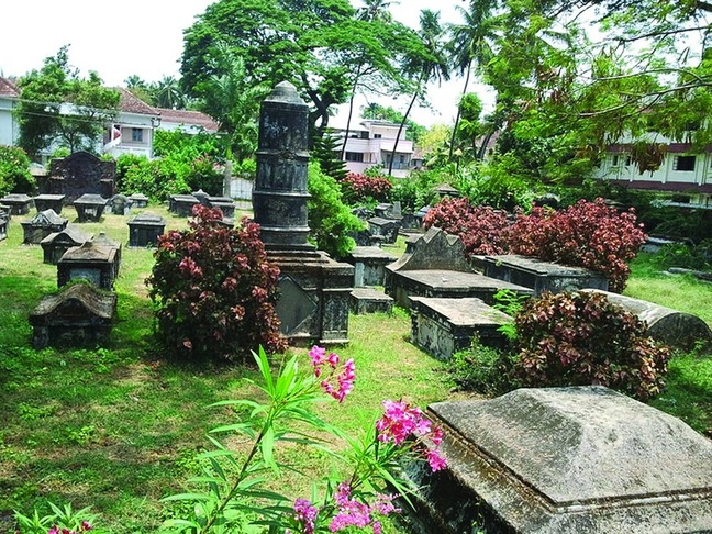 ചിത്രം:Vol5p218 The old Dutch cemetery in Cochi, Kerala, India 1.jpg