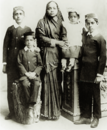 ചിത്രം:Kasturba gandhi children 20070827.png