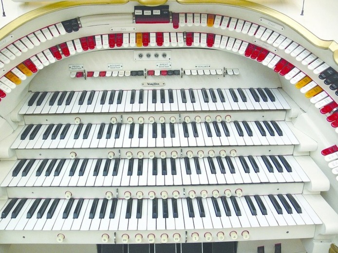 ചിത്രം:Vol5p825 4 manual keyboard organ.jpg