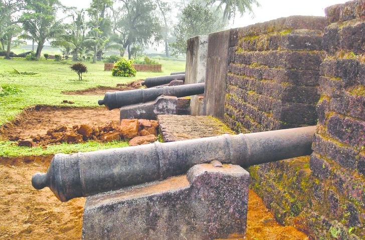 ചിത്രം:Vol6p17 kannur fort.jpg