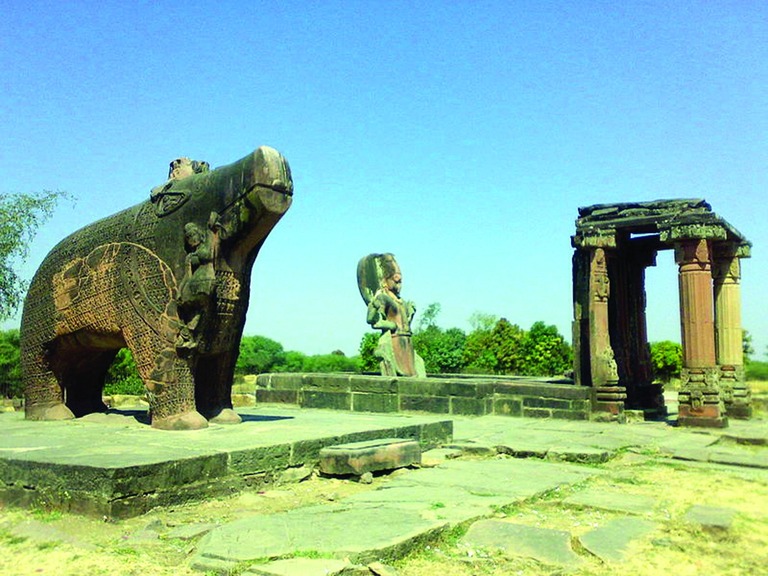 ചിത്രം:Vol5p218 Vishnu temple at Eran, Madhya Pradesh.jpg