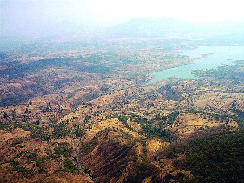 ചിത്രം:Vol5p433 Aerial view of typical Deccan Plateau scenery.jpg