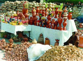 ചിത്രം:1722diwali pots.jpg