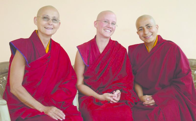 ചിത്രം:Vol6p223 buddhist nuns.jpg