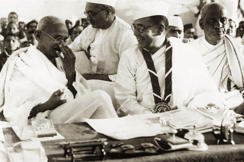 ചിത്രം:Vol4p17 Gandhiji & Bose.jpg