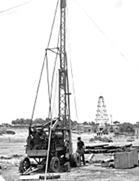 ചിത്രം:Percussion drill rig.png