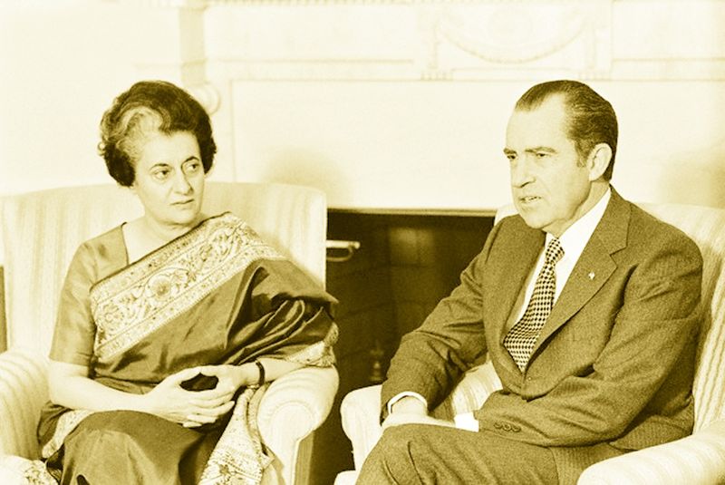 ചിത്രം:Vol3p836 nixon with idira gandi.jpg