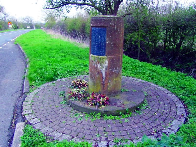ചിത്രം:Vol5p98 edge hill war monument.jpg