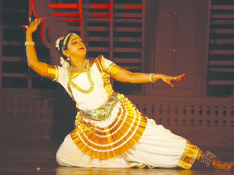 ചിത്രം:Vol3p836 mohiniyattam.jpg.jpg