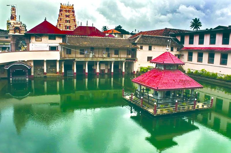 ചിത്രം:Vol5p433 Udupi-sreekrishna temple.jpg
