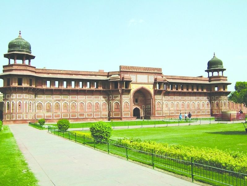 ചിത്രം:Vol3p790 Agra-Agra-Fort-Jahangiri-mahal.jpg