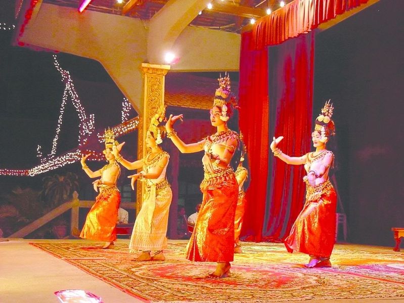 ചിത്രം:Vol6p329 khmer dance.jpg